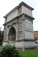 t benevento arco adriano (2).JPG