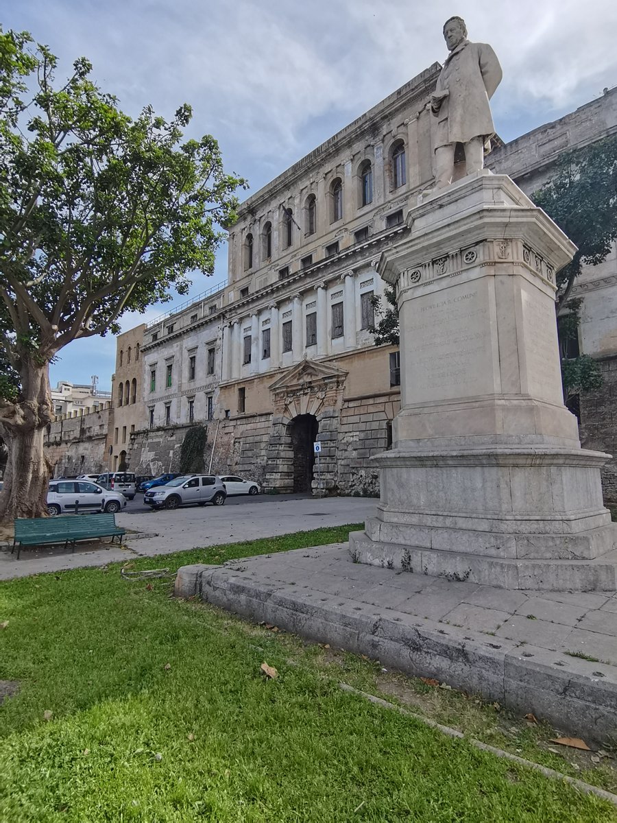 b 16 palermo - bastione dello spasino e Kalsa (1).jpg