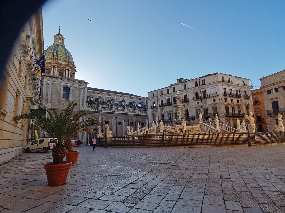 b10 palermo - piazza del municipio (7).jpg