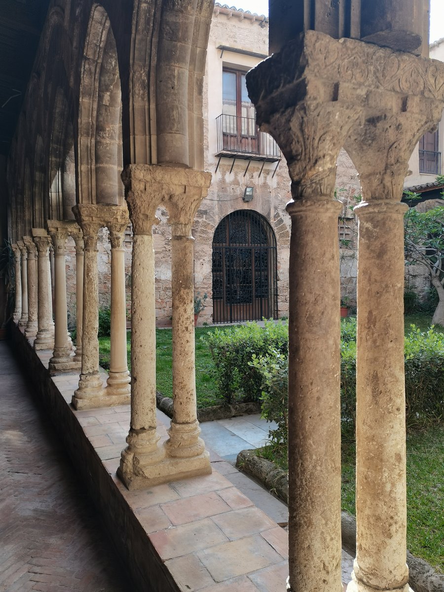 b16 palermo - Basilica della SS Trinità del Cancelliere (Basilica della Magione) (6).jpg