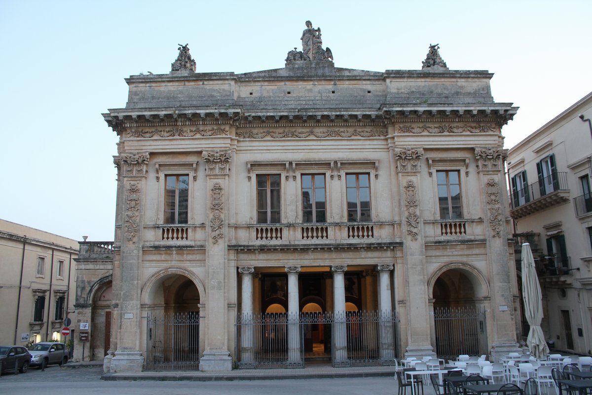 q4 noto - Teatro Comunale Tina Di Lorenzo.JPG