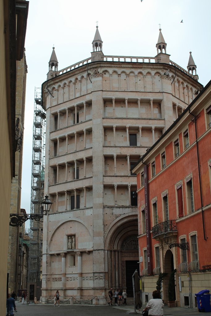 parma - cattedrale e battistero (17).JPG