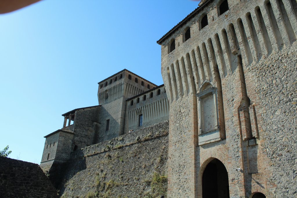 torrechiara - castello di.JPG
