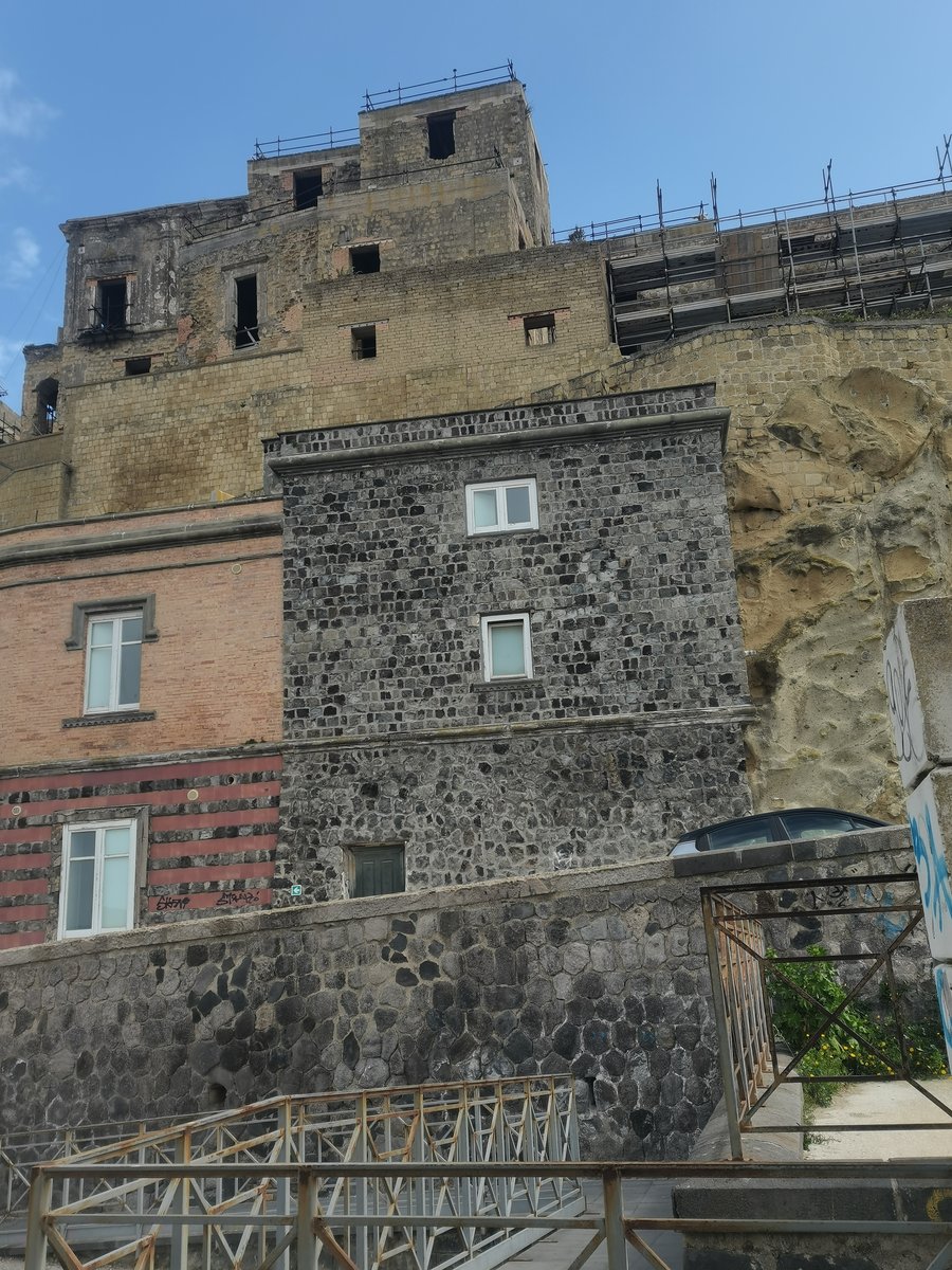 m4 pozzuoli - rione terra (16).jpg