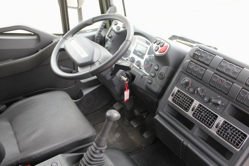 eurocargo - cabina guida (1).JPG