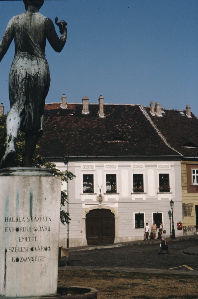 yugo&ung1990-budapest (3).jpg