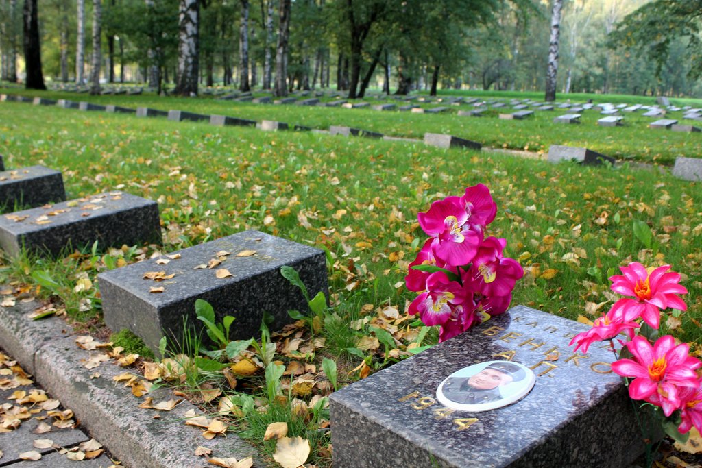 spb-cimitero memoriale di Piskarevsky (17).JPG