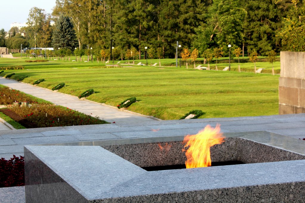 spb-cimitero memoriale di Piskarevsky (2).JPG