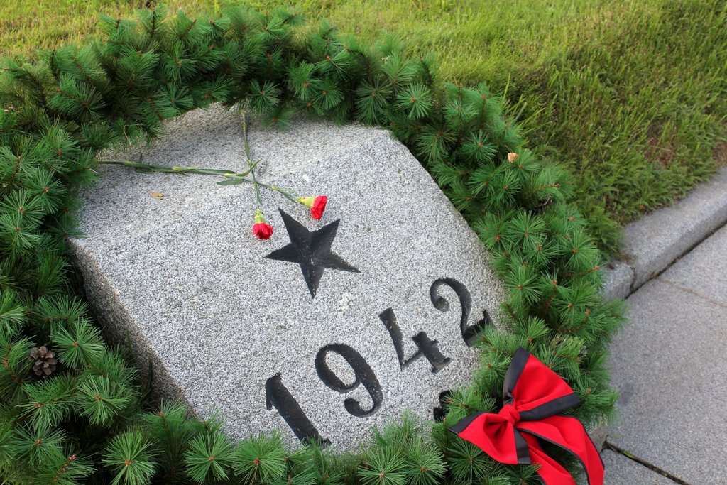 spb-cimitero memoriale di Piskarevsky (6).JPG